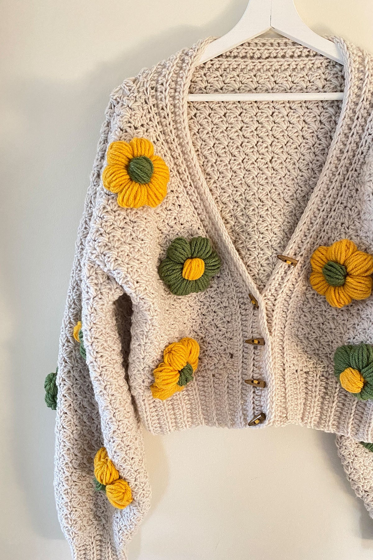 3D Daisy Beige Cardigan